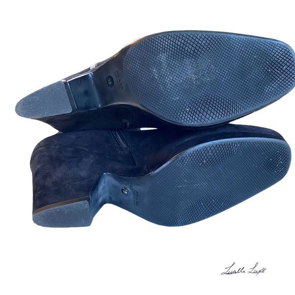Dark Knight: Prada suede ankle boots. Made in Italy - Picture 13 of 15